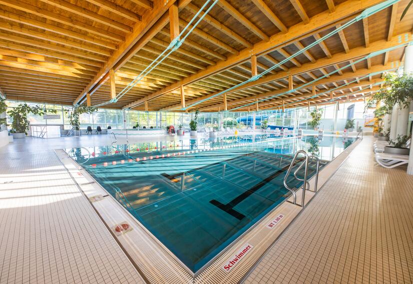 Schwimmbecken im Inselbergbad Brotterode-Trusetal